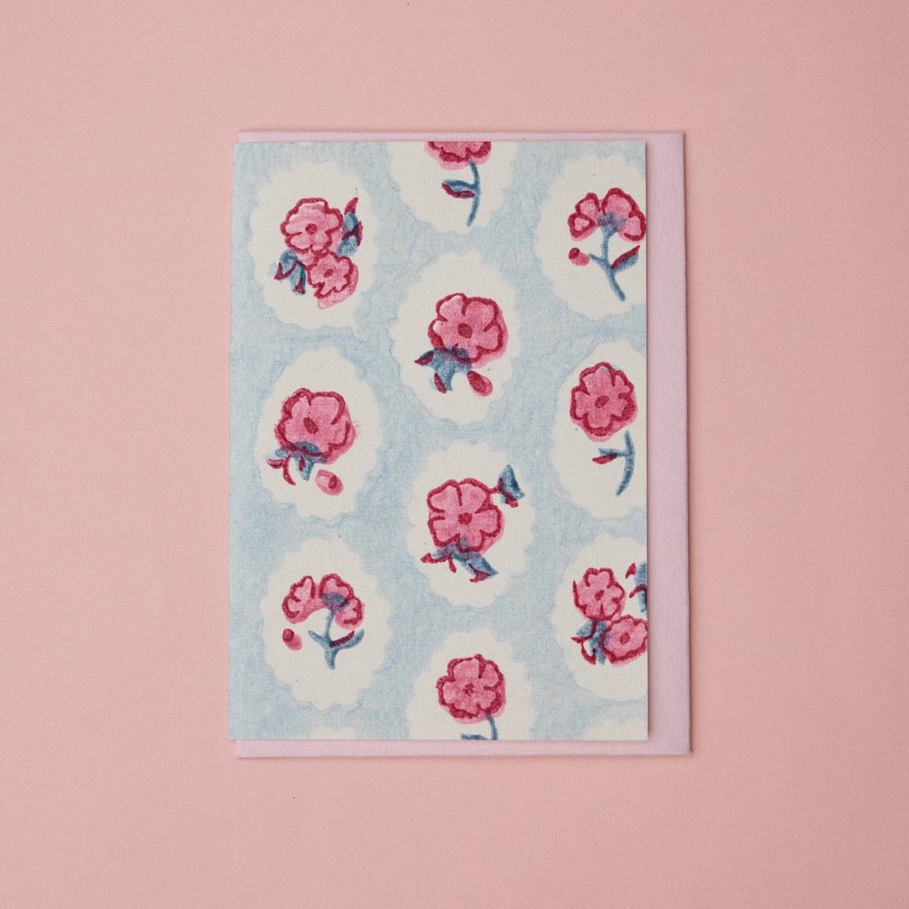 Carte fleurie – Fleurs roses sur fond bleu