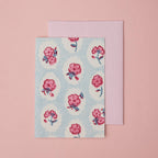 Carte fleurie – Fleurs roses sur fond bleu