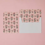 Carte fleurie – Petites fleurs sur fond rose poudré