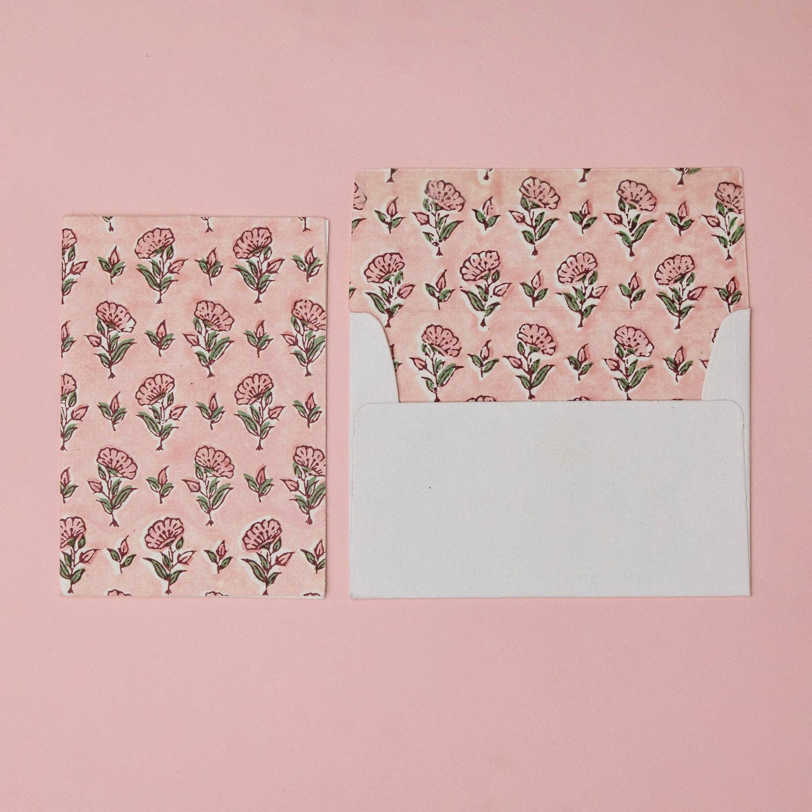 Carte fleurie – Petites fleurs sur fond rose poudré