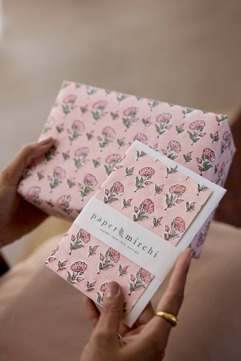 Carte fleurie – Petites fleurs sur fond rose poudré