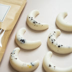 Moon-shaped fondant Halloween edition