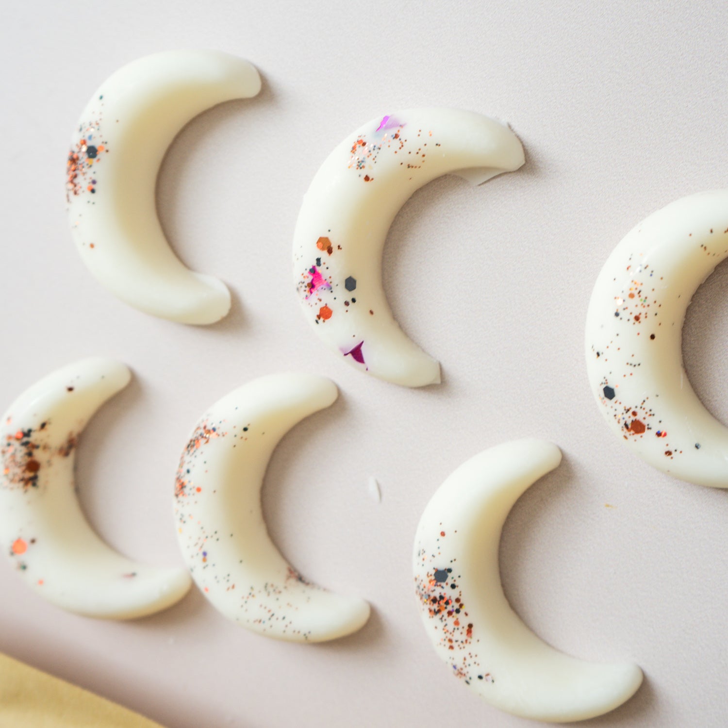Fondant en forme de lune edition halloween
