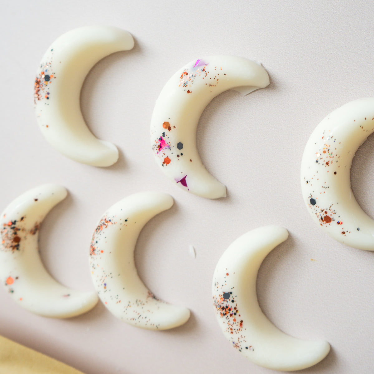 Moon-shaped fondant Halloween edition