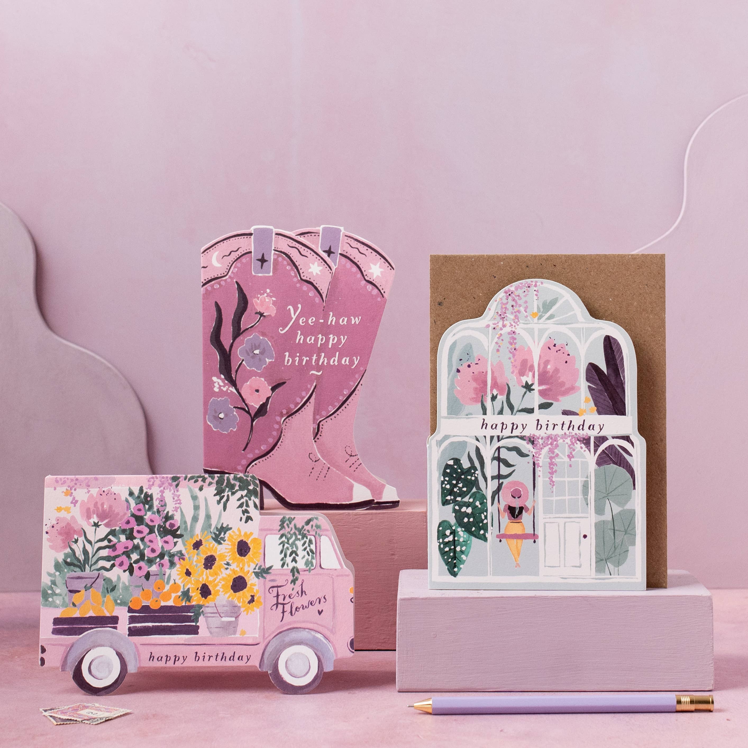 Carte d'anniversaire serre avec pivoines géantes et feuillage