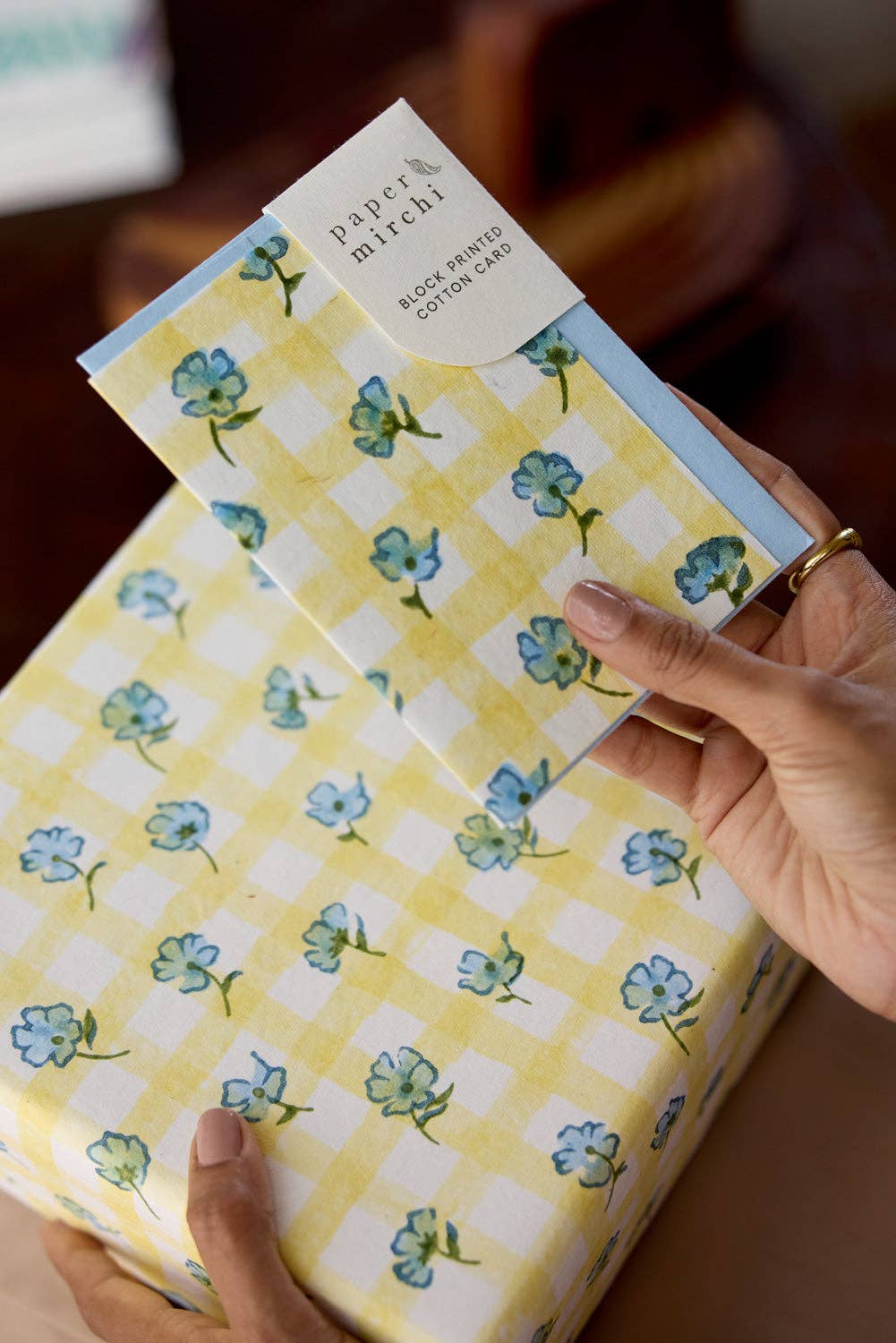 Carte fleurie – Vichy jaune et fleurs bleues